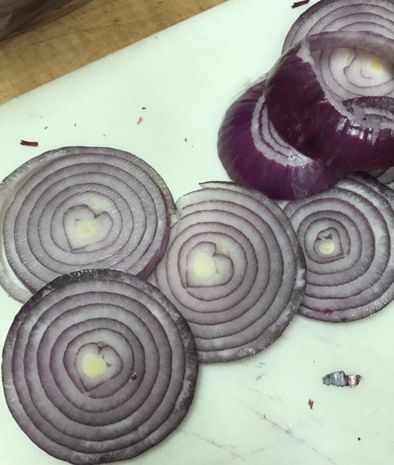 i-was-cutting-some-red-onions-at-work-today-when-the-earth-smiled-down-on-me-love-your-food_preview.jpg