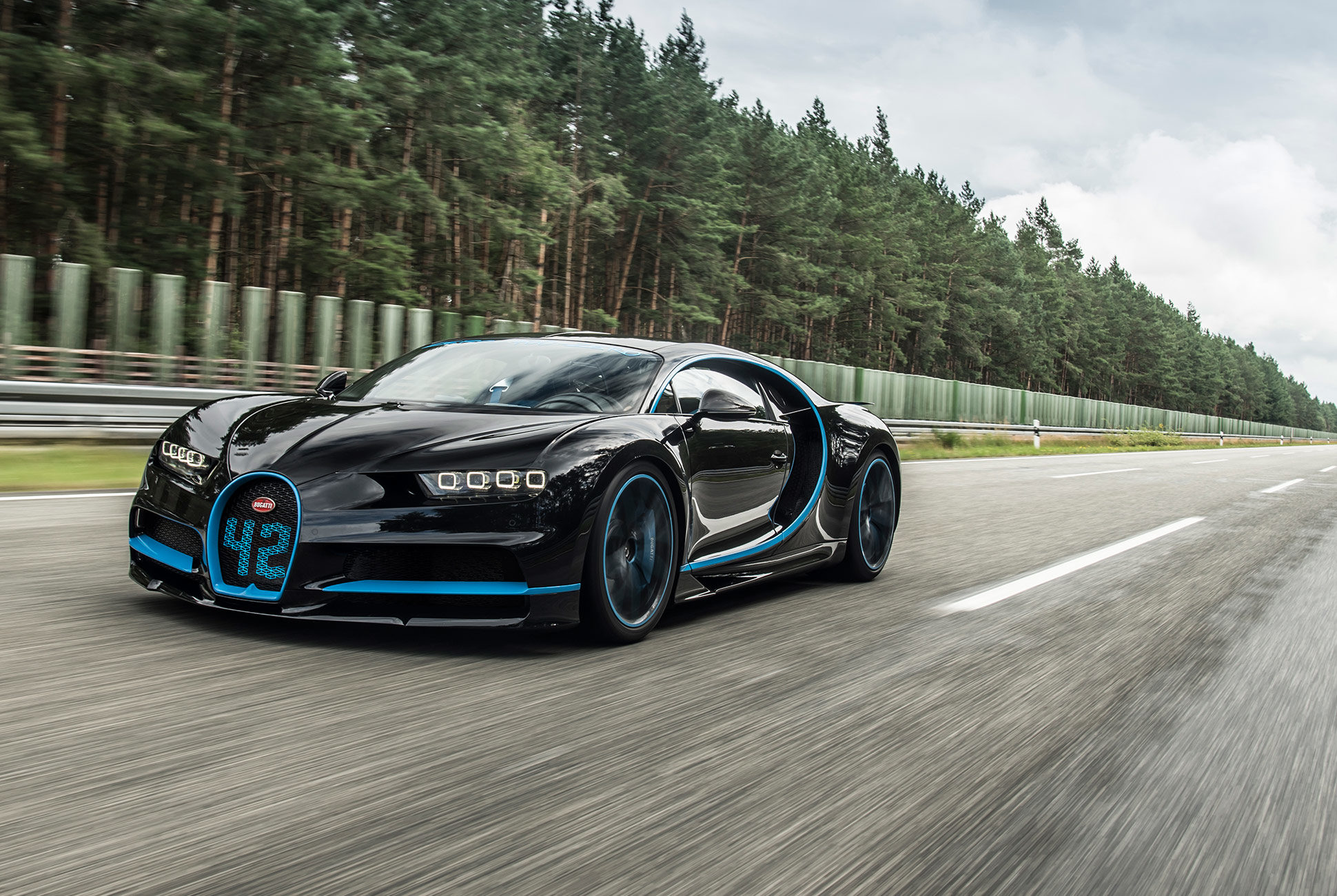 Bugatti-Chiron-gear-patrol-3-1940x1300.jpg