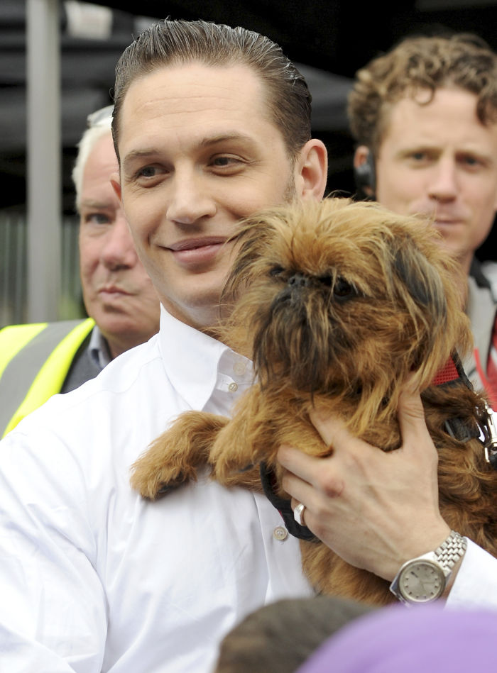 love-for-dogs-tom-hardy-4-59bf6a7d791c6__700.jpg