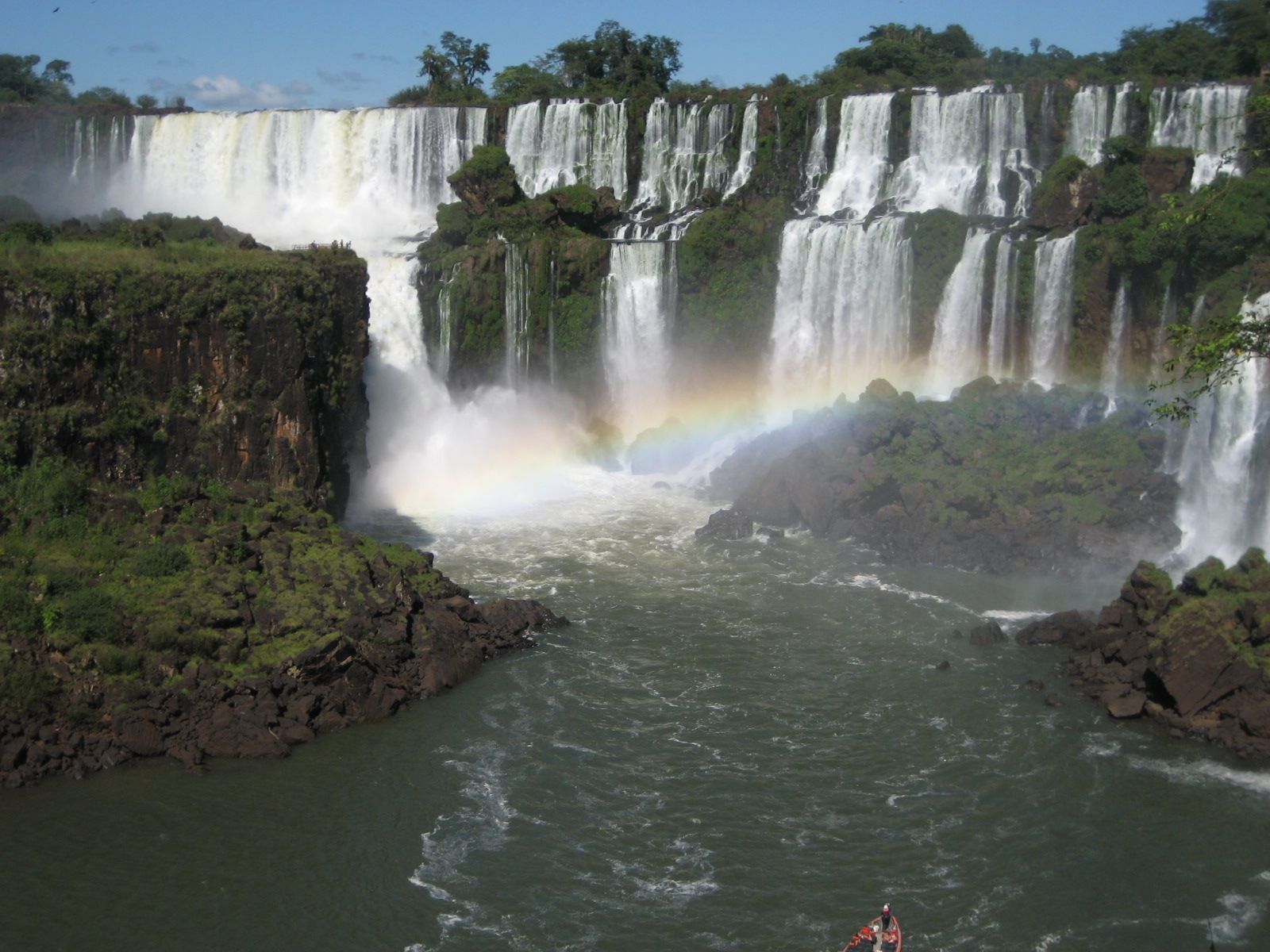 Iguazu_Falls_with_Rainbow.JPG