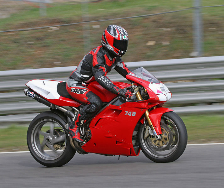 713px-Ducati_748_-_02.jpg