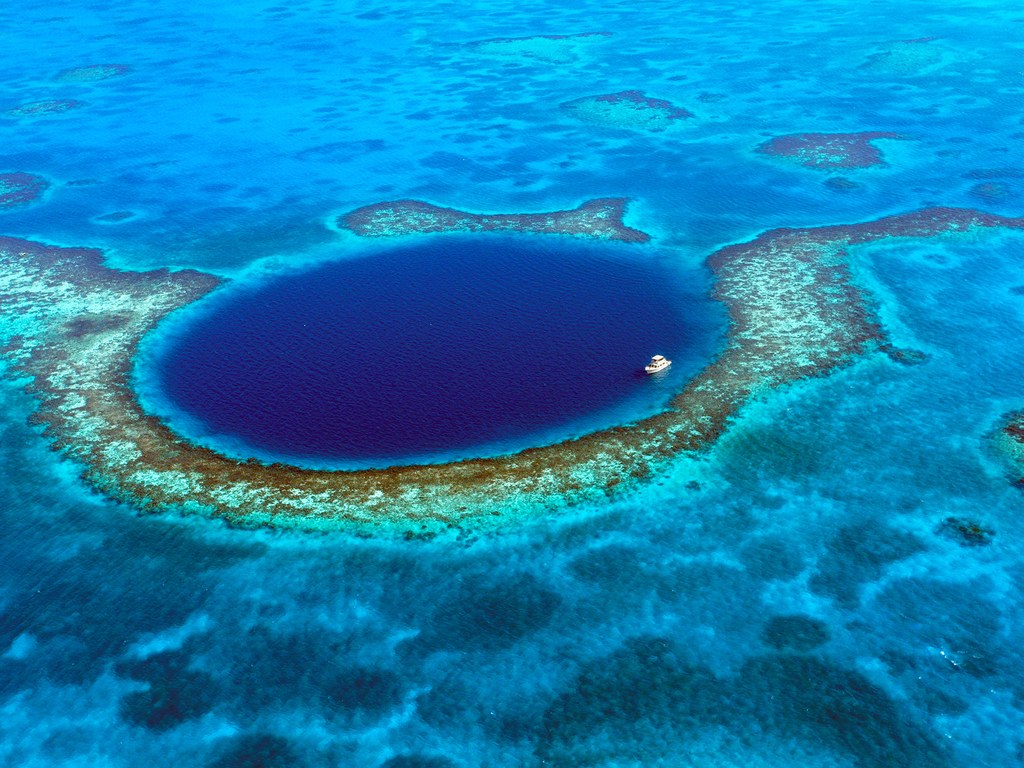 great-blue-hole-belize-GettyImages-460770409.jpg