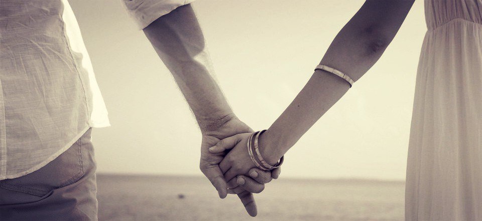 boy-and-girl-holding-hands-960x540.jpg