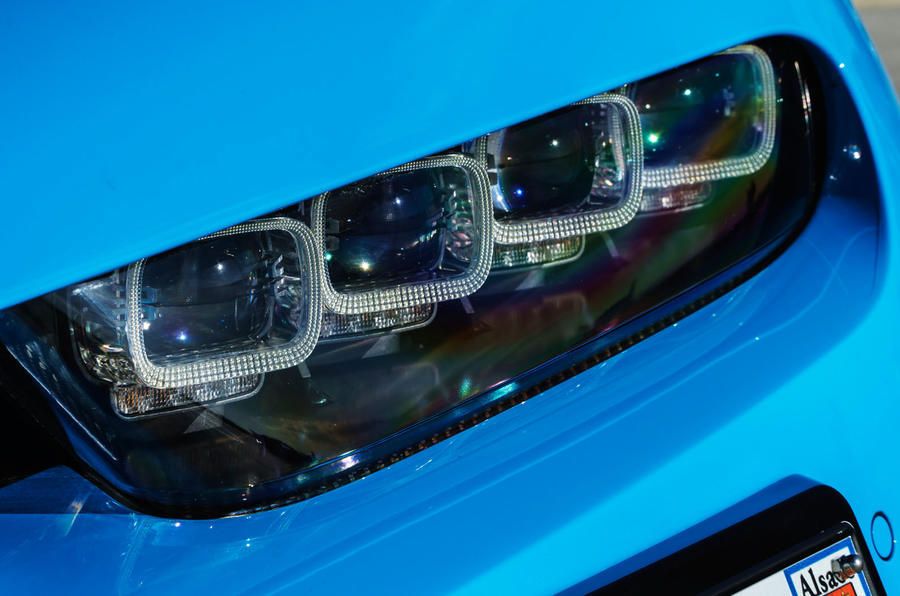 bugatti-chiron-headlights.jpg