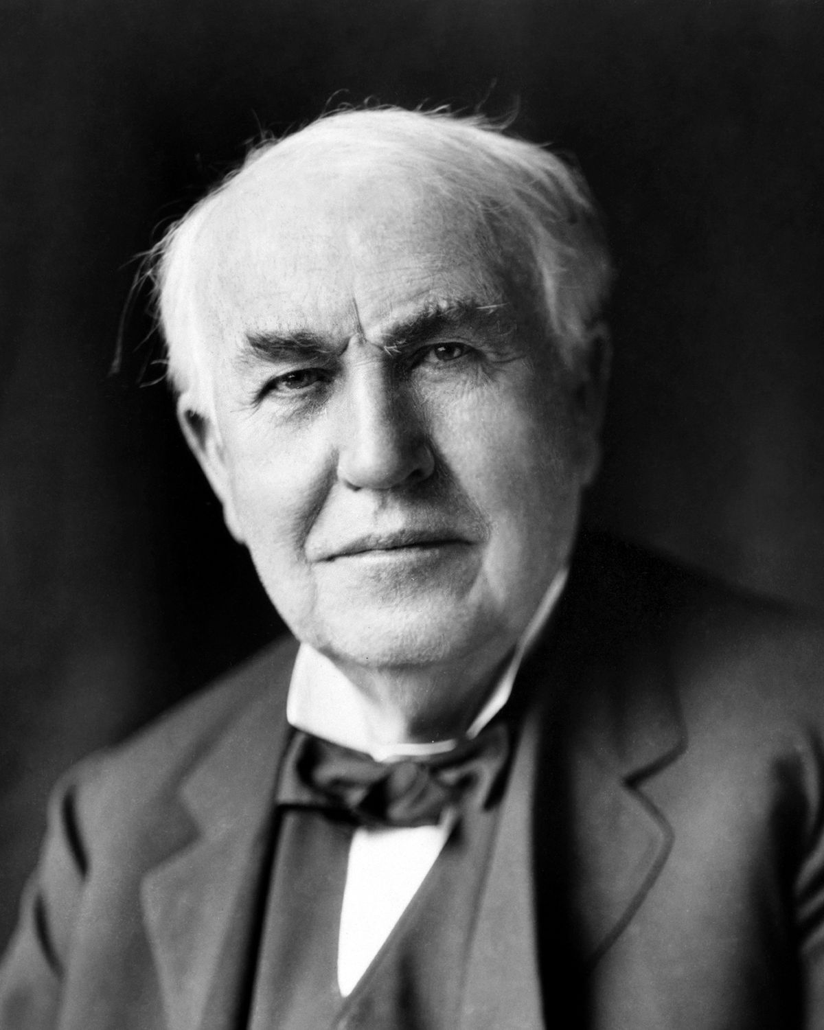 1200px-Thomas_Edison2-crop.jpg