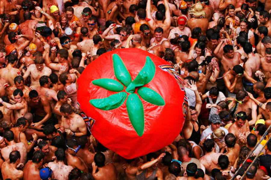 Throwing Tomatoes at La Tomatina Festival, Spain — Steemit