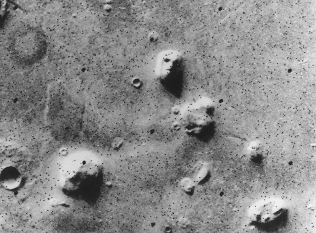 face-on-mars-Viking-1-7-31-1976.gif