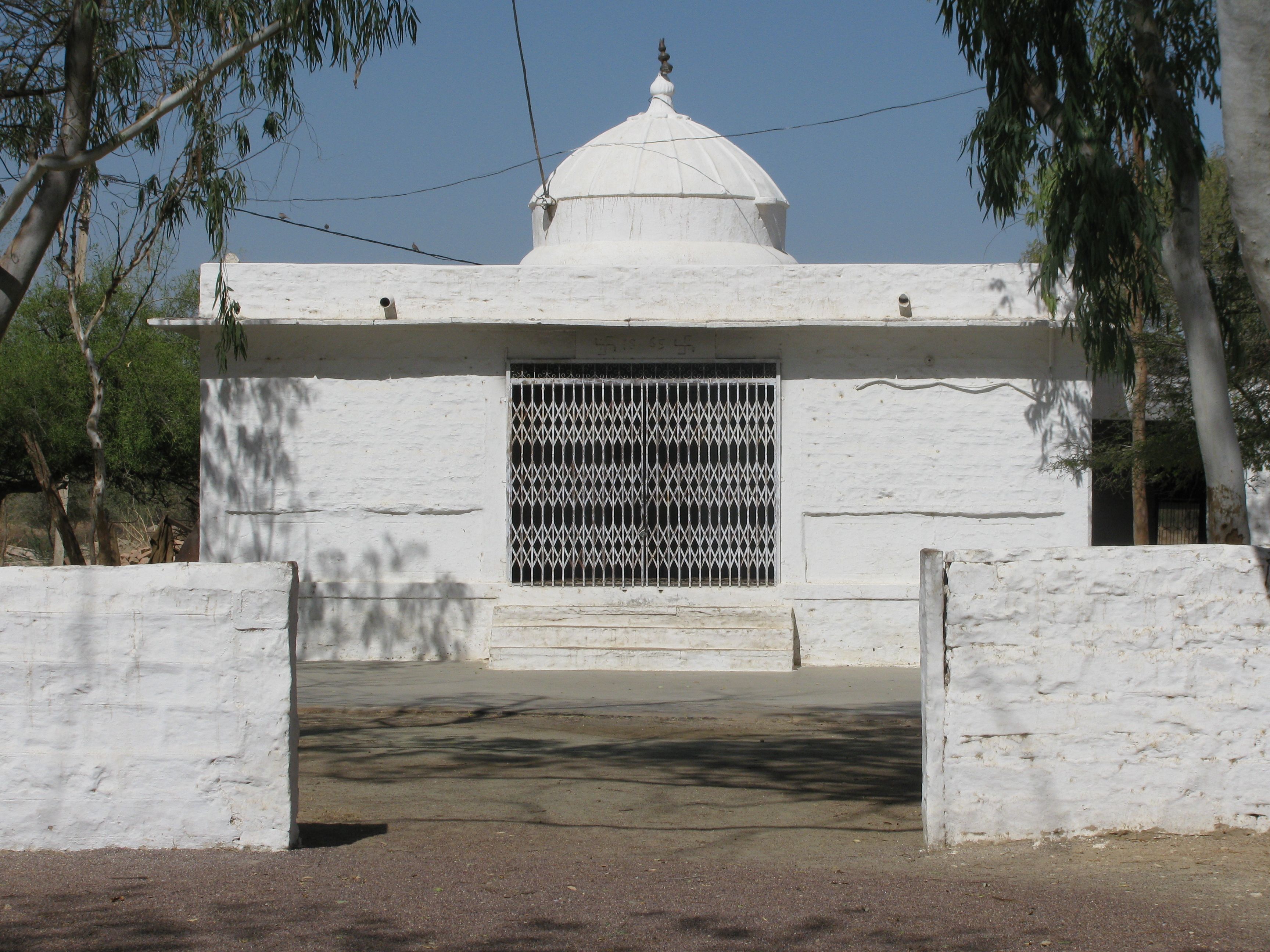 Khejarli_Massacre_Temple.jpg