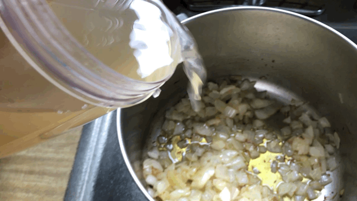 2018-05-23 13:08:34 +0000.GIF