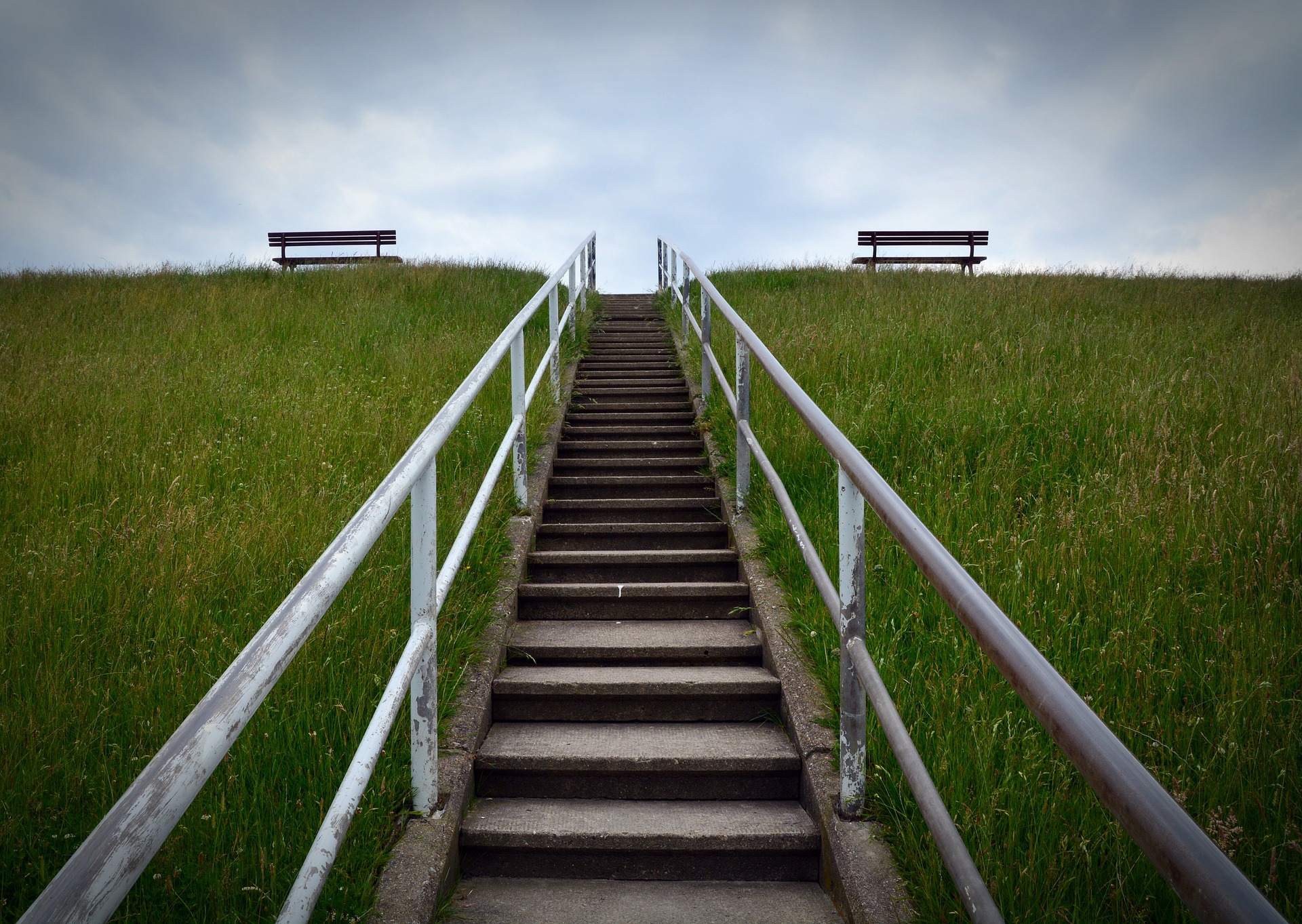 deich-stair-bench-1476234_1920.jpg