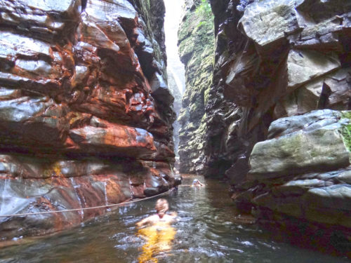 Comunidad-de-Kavac-PN-Canaima-Waku-Tours----Entrada-a-La-cueva-de-Kavac-4-500x375.jpg