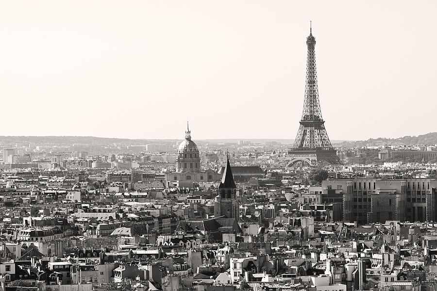 paris-with-eiffel-tower-in-black-and-white-pierre-leclerc.jpg