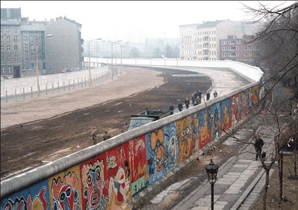 Noir-Berlin-Wall.jpg