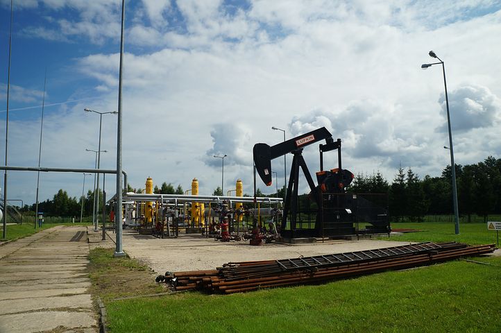 crude-oil-mine-863217__480.jpg