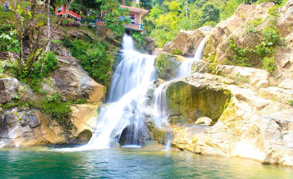 acehnet_-_air-terjun-lhoong-mencari-kesejukan-di-kaki-gunung.jpg