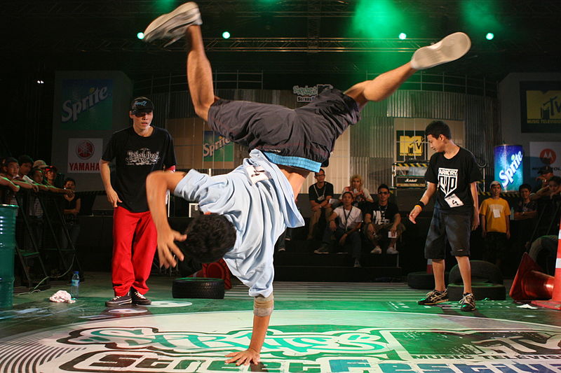 800px-Thai_Breakdancers.jpg