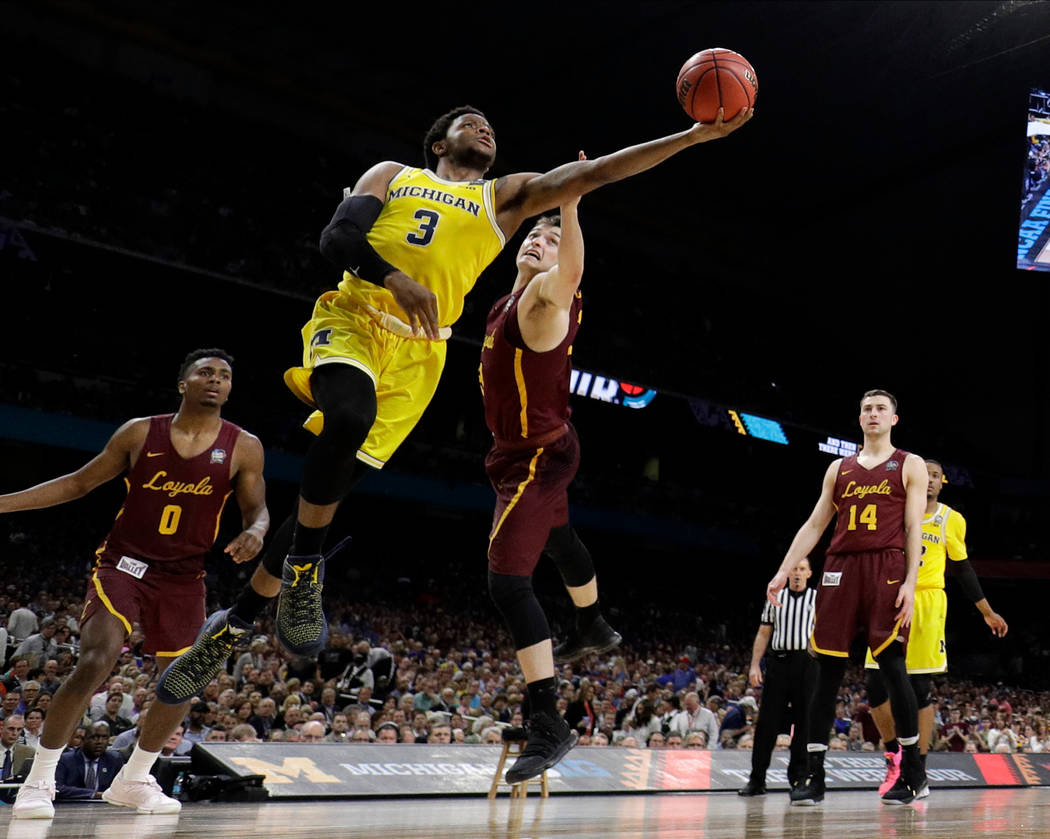 10345908_web1_final-four-loyola-michigan-basketball_4662233.jpg