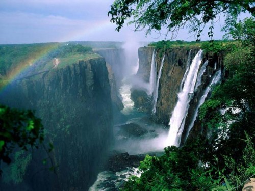 Victoria-Falls-on-the-Zambia--Zimbabwe-Border.md.jpg