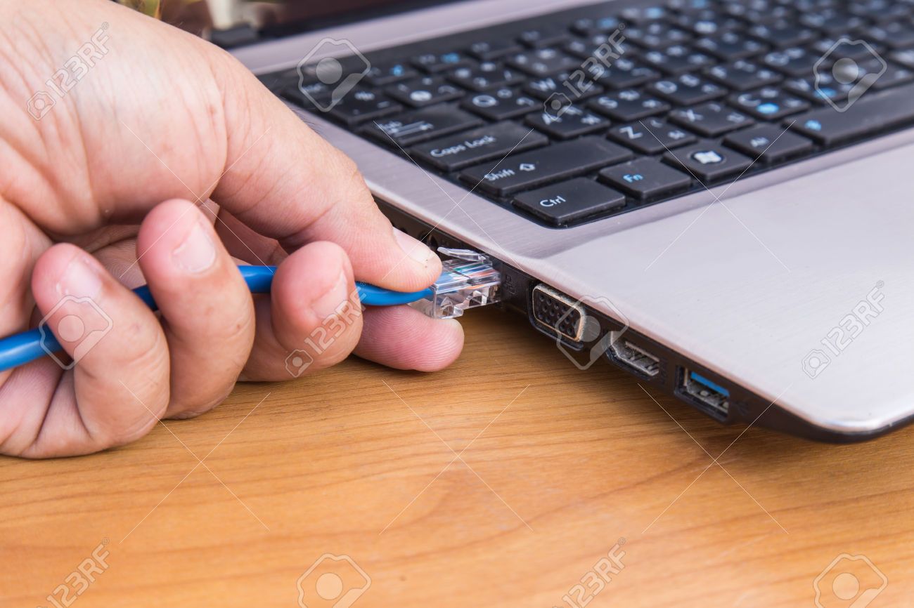 30935049-Hand-plug-ethernet-cable-to-laptop-Stock-Photo.jpg