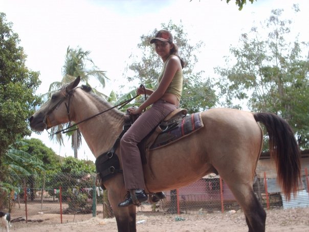 MONTANDO A CABALLO.jpg