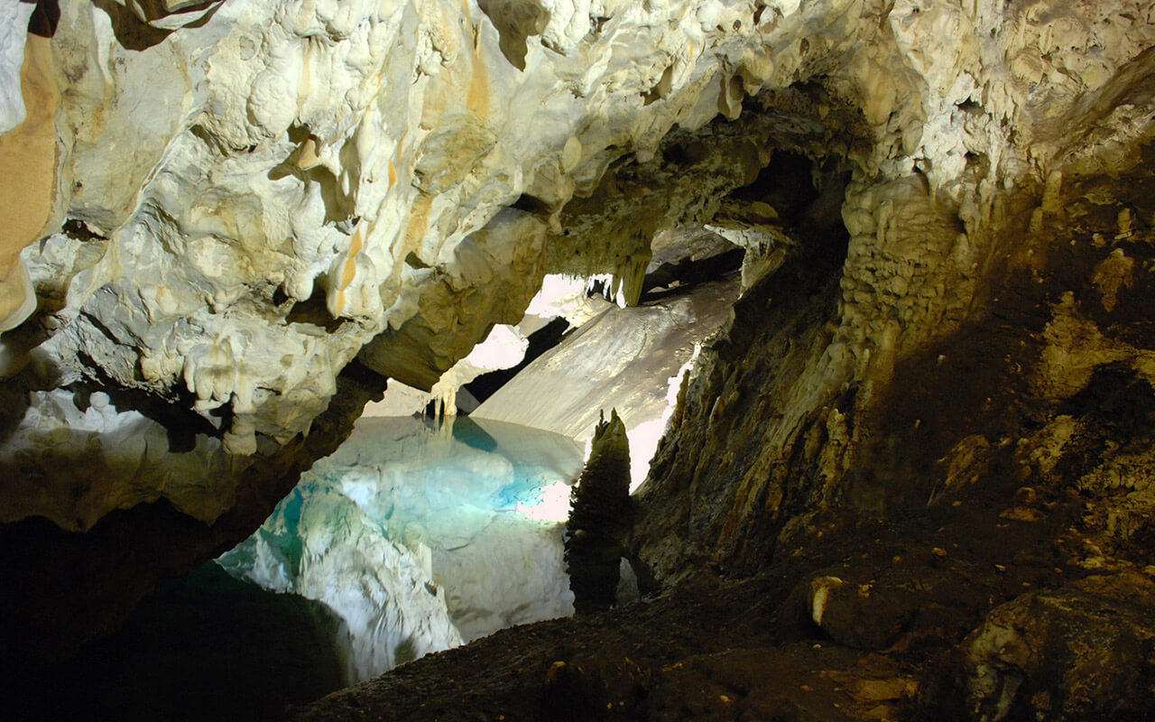 Пещера Врело Македония
