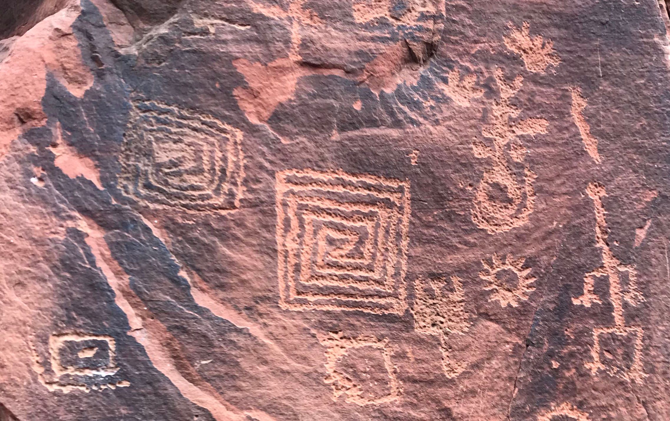 petroglyph closeup.jpg