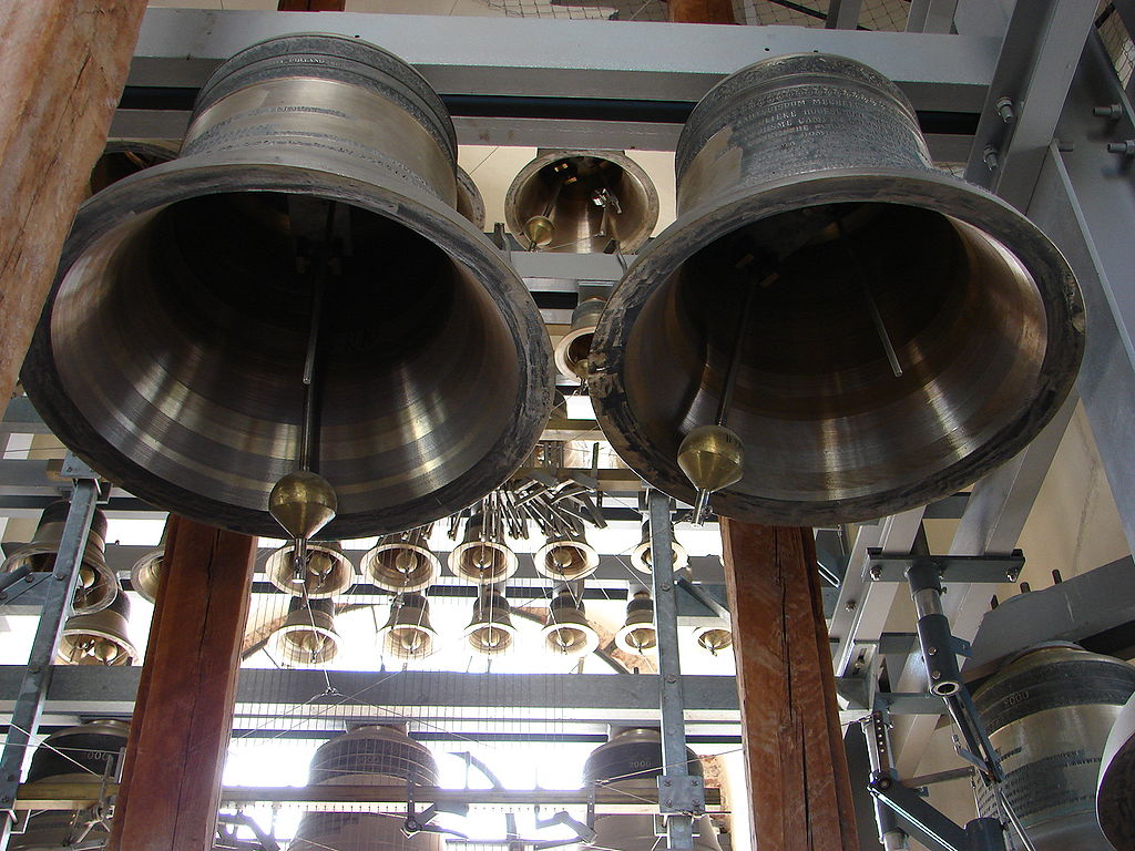 1024px-Carillon_of_PeterAndPaulCathedral_1.jpg