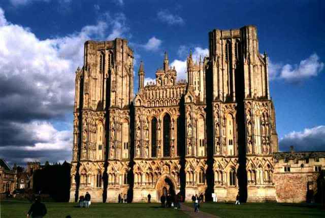 Wells_Cathedral_West_Front.jpg