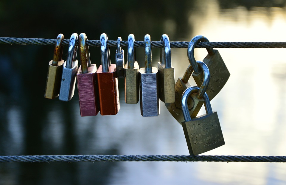 love-locks-2901687_960_720.jpg