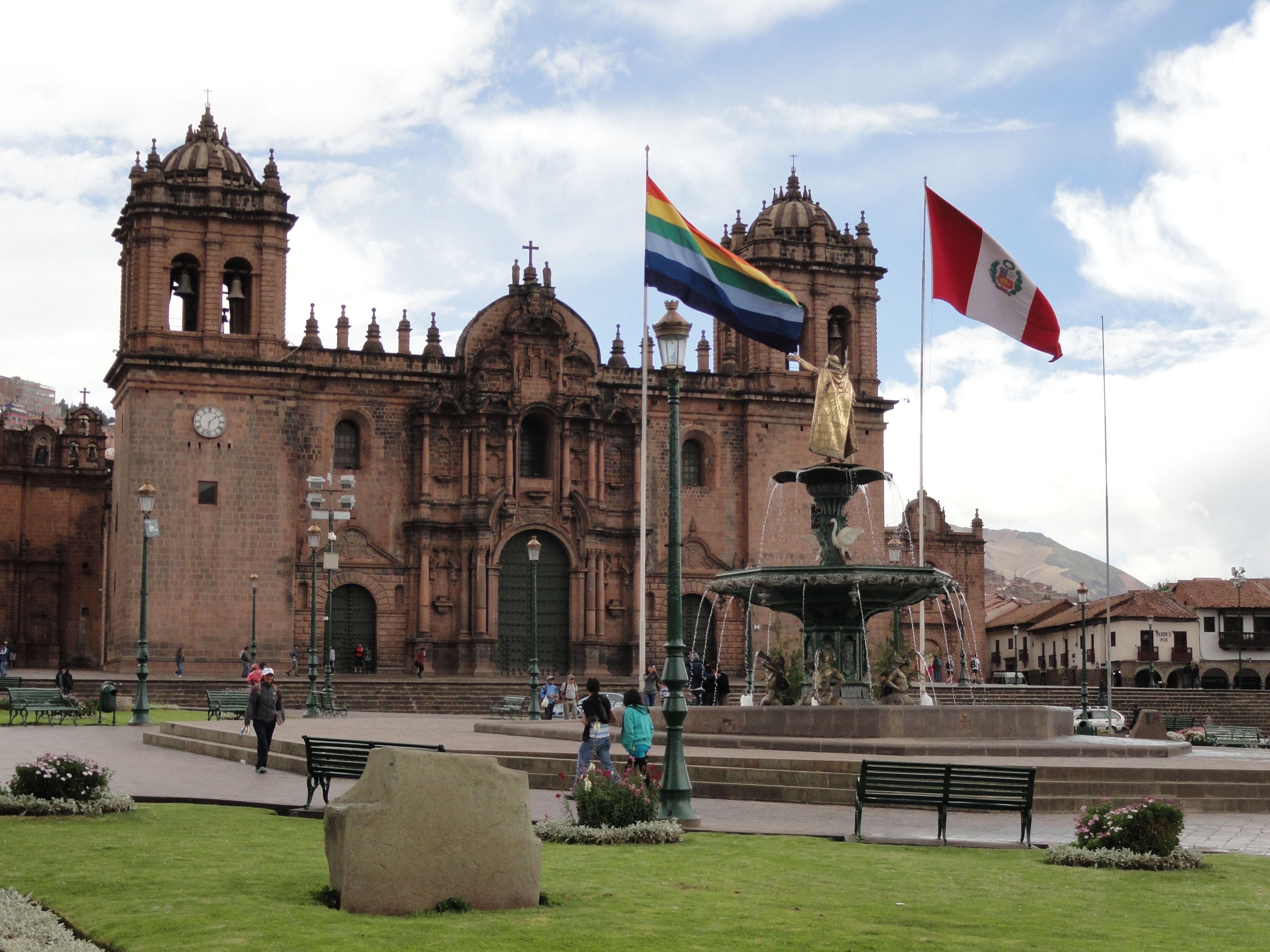 Driving into Cusco8 (Plaza de Armas, Cathedral of Santo Domingo).JPG