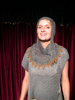 256px-Woman_wearing_chainmail.jpg