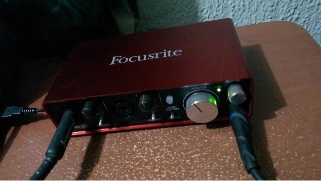 Interfaz de Audio Focusrite Scarlett 2i2.jpg