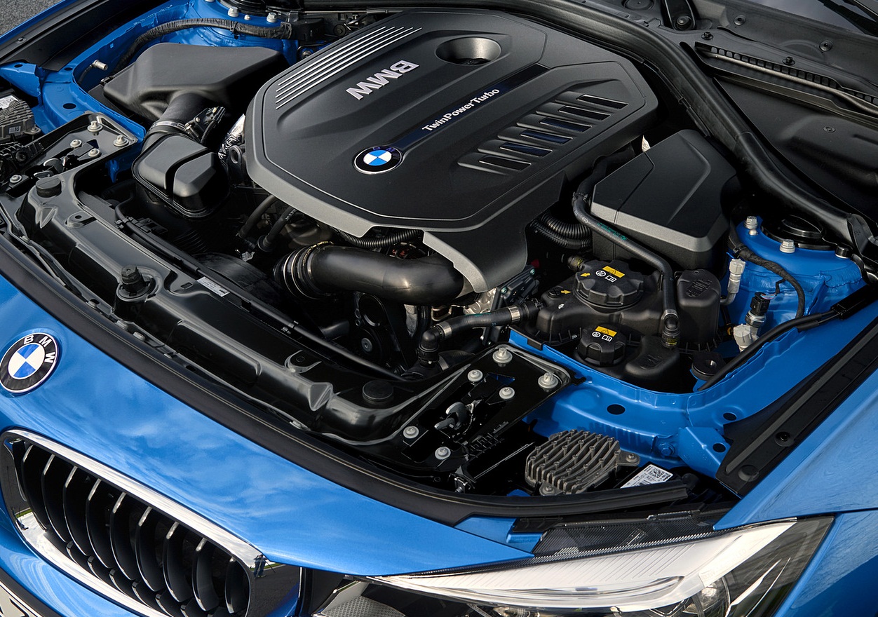 2018 BMW 3 Series engine.jpg