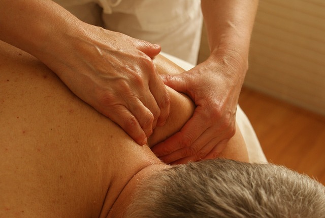 Does Frozen Shoulder Massage Therapy Work? : World Frozen Shoulder Clinic