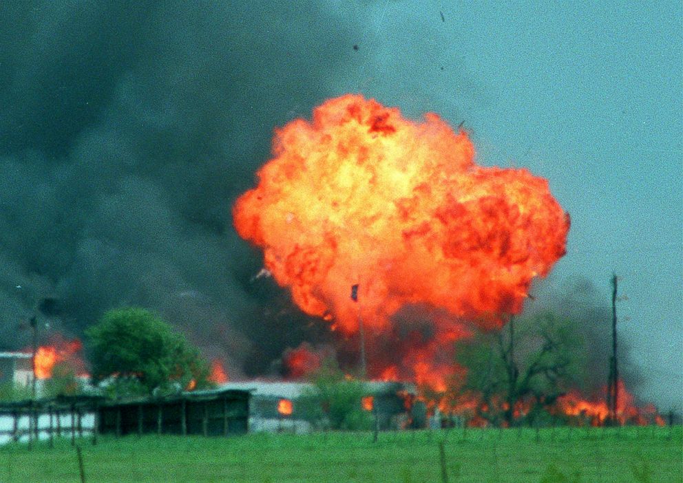 branch-davidians-compoound-fire-02-gty-jef-171229_17x12_992.jpg