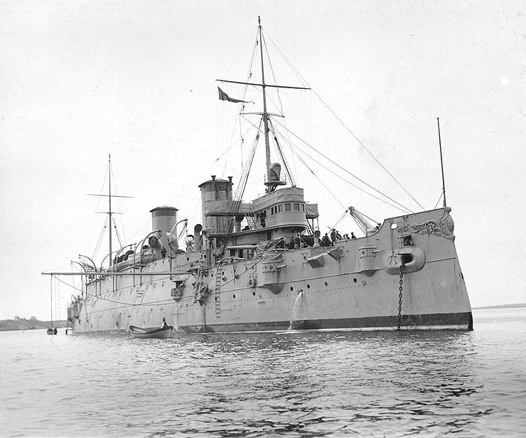 USS_Minneapolis_(C-13).jpg