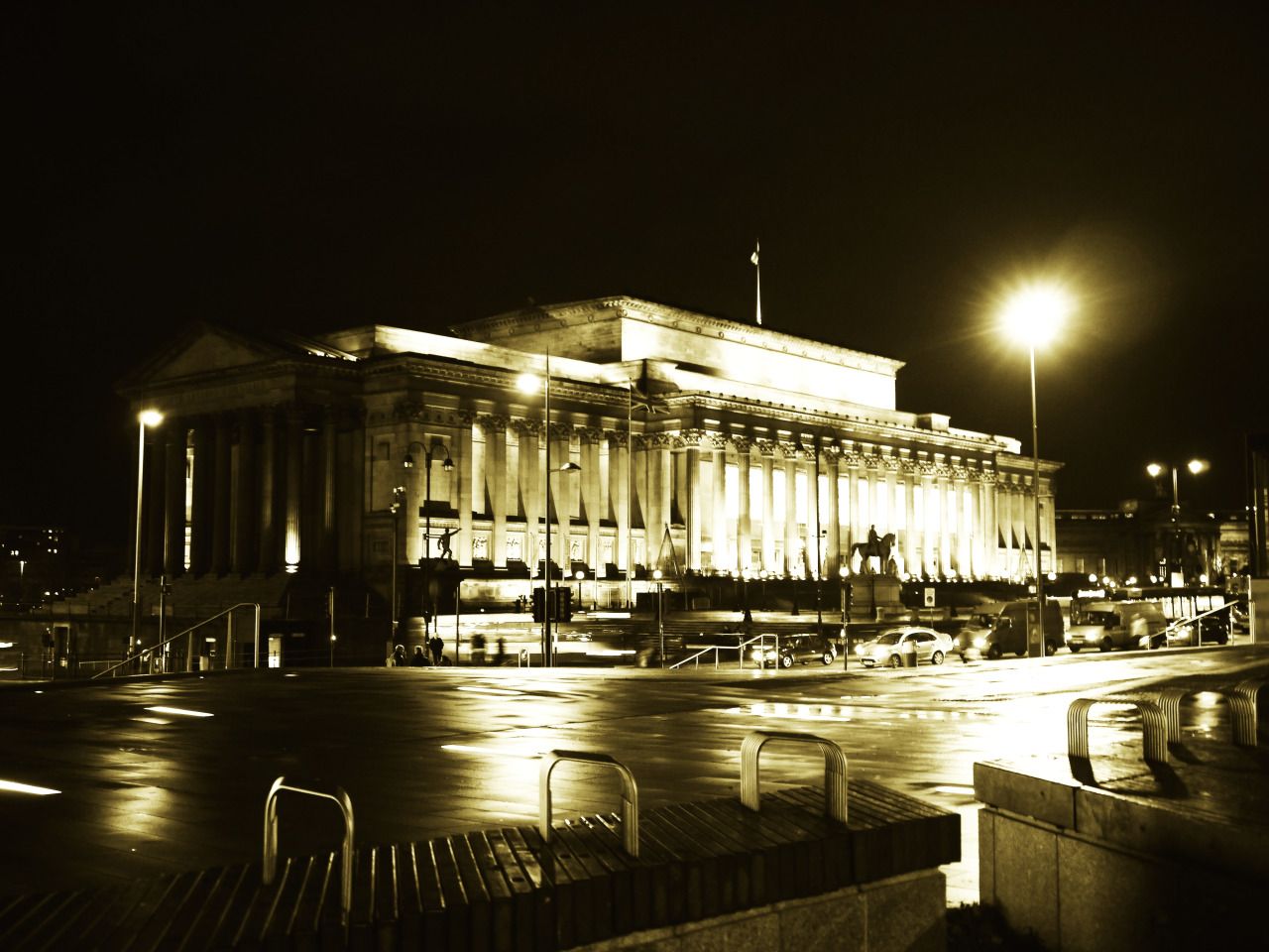 39943313976 - st georges hall liverpool city centre by night.jpg