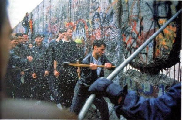 berlin_wall_being_torn_down_7487.jpg