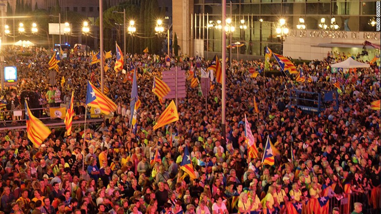 170929141200-catalonia-referendum-protests-barcelona-exlarge-169.jpg