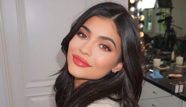 kylie-jenner-makeup-1517919239-637x369.jpg