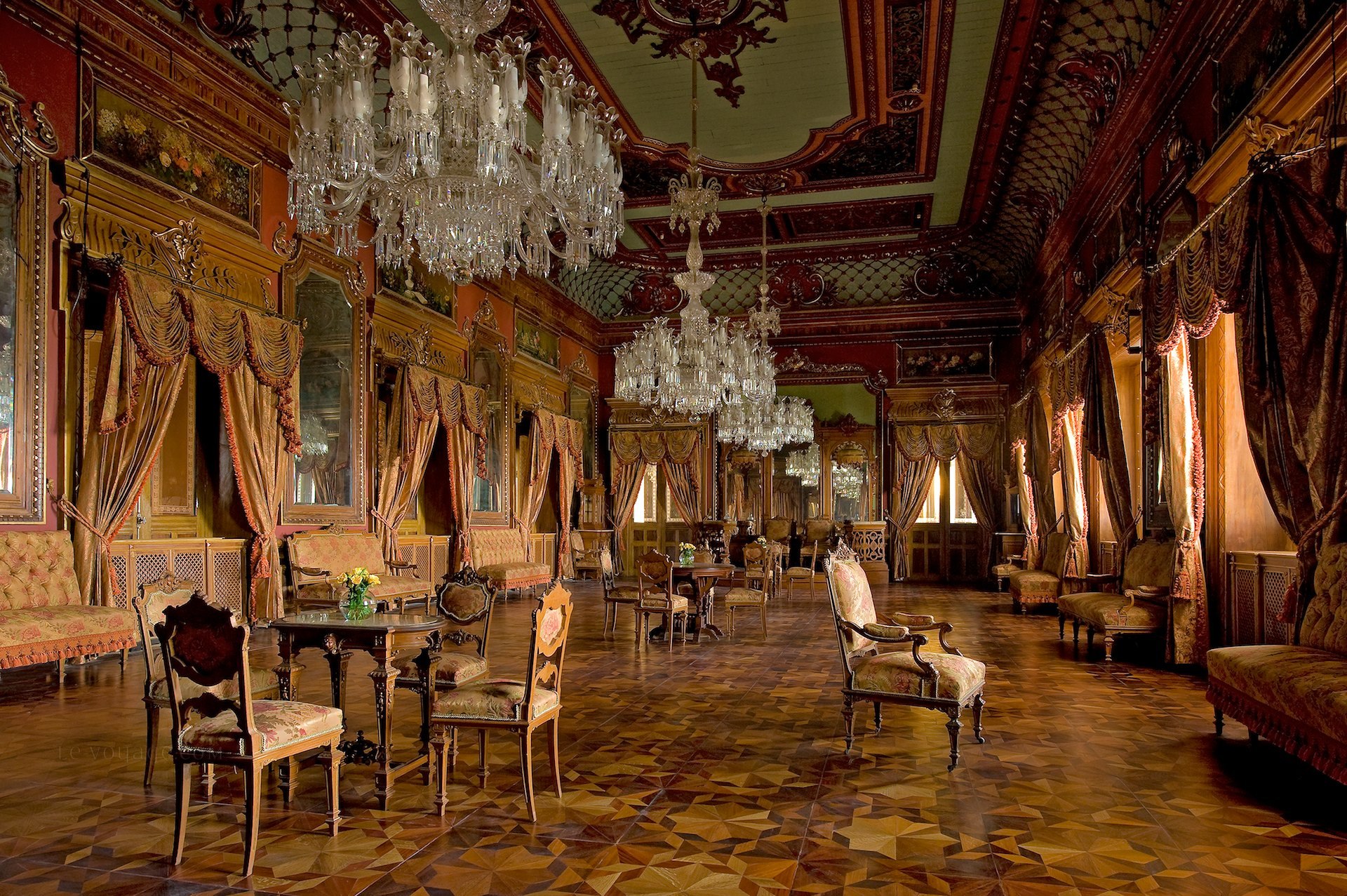 Taj-Falaknuma-Palace-interiors.jpg
