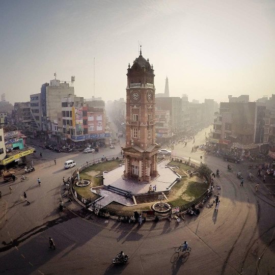 famous-Ghanta-Ghar-Chowk-Faisalabad.jpg