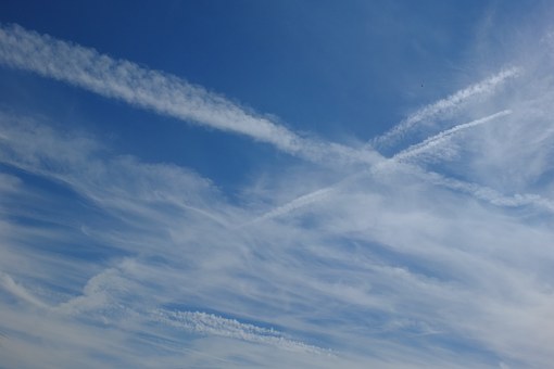 chemtrail-1116921__340.jpg