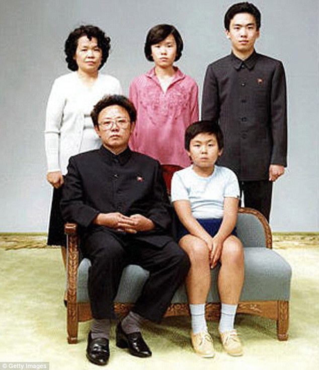 3D3372CD00000578-4235238-Former_North_Korean_leader_Kim_Jong_Il_bottom_left_poses_with_hi-a-82_1487349549069.jpg