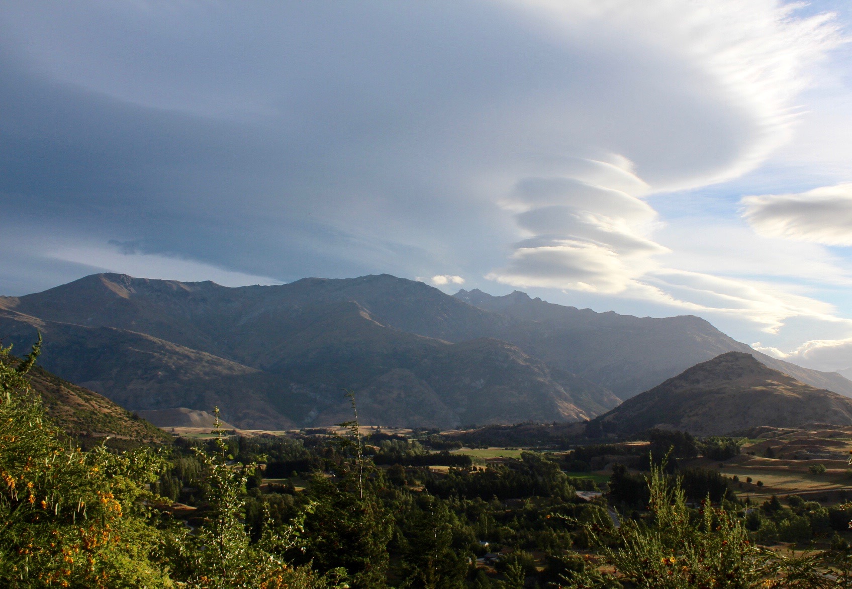 Beautiful Views From Tobins Track in Arrowtown, New Zealand ...