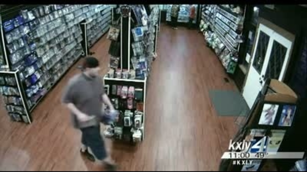 VIDEO-IMAGE-Surveillance-cameras-catch-video-game-thief-in-the-act_4786686_ver1.0_1280_720.jpg