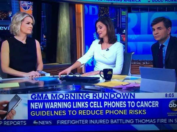 warning links cell phone to cancer.jpg