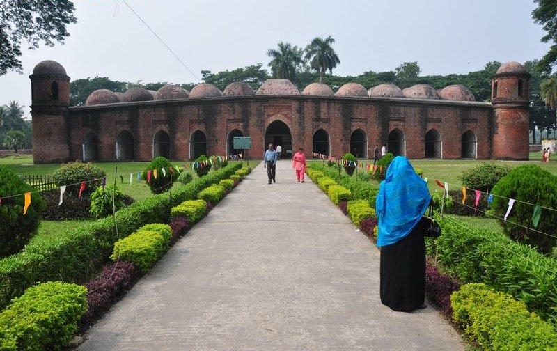 Sixty-Dome-Mosque-Bagerhat-Bangladesh-6.jpg