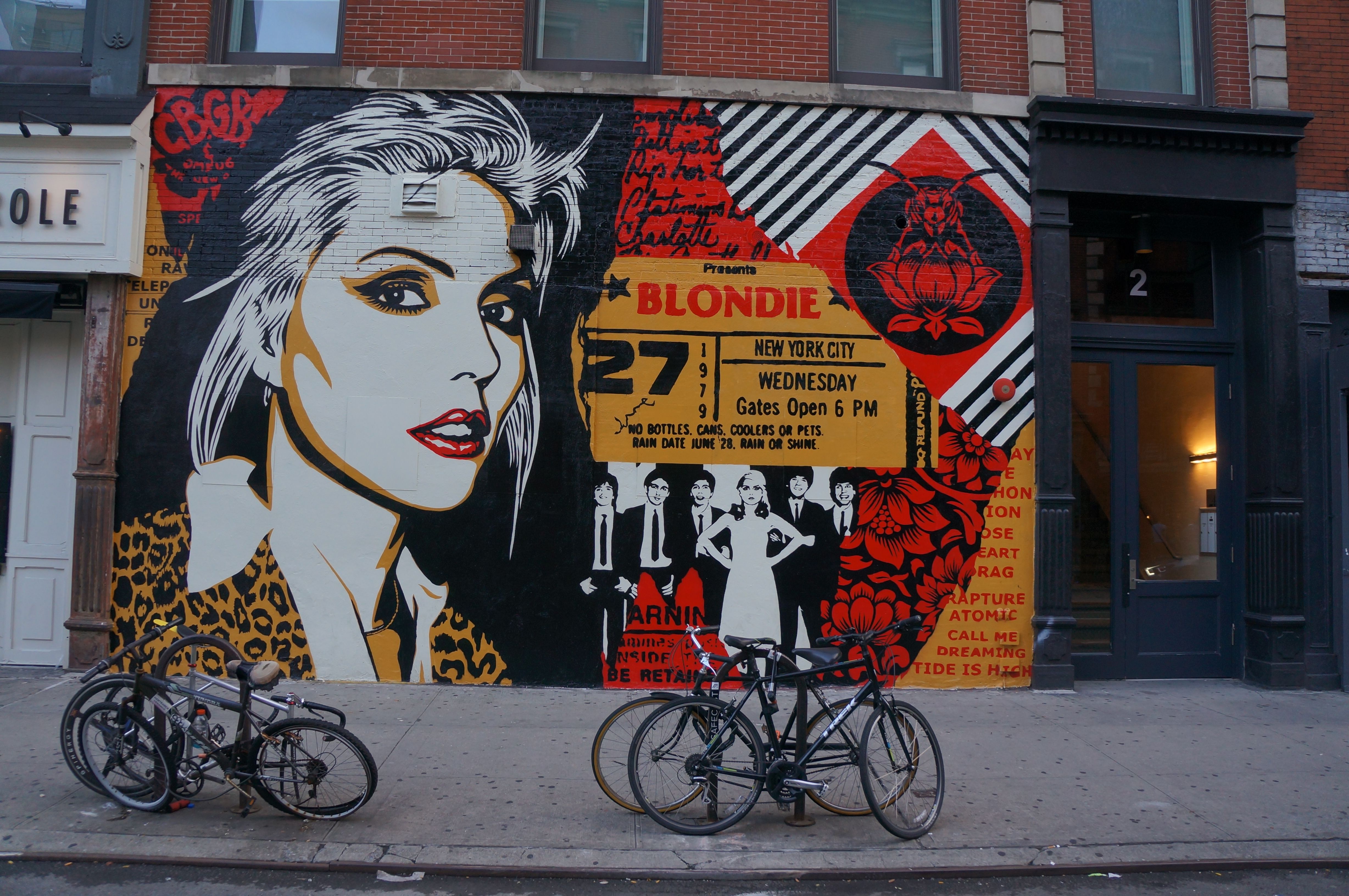 Mural Blondie.jpg