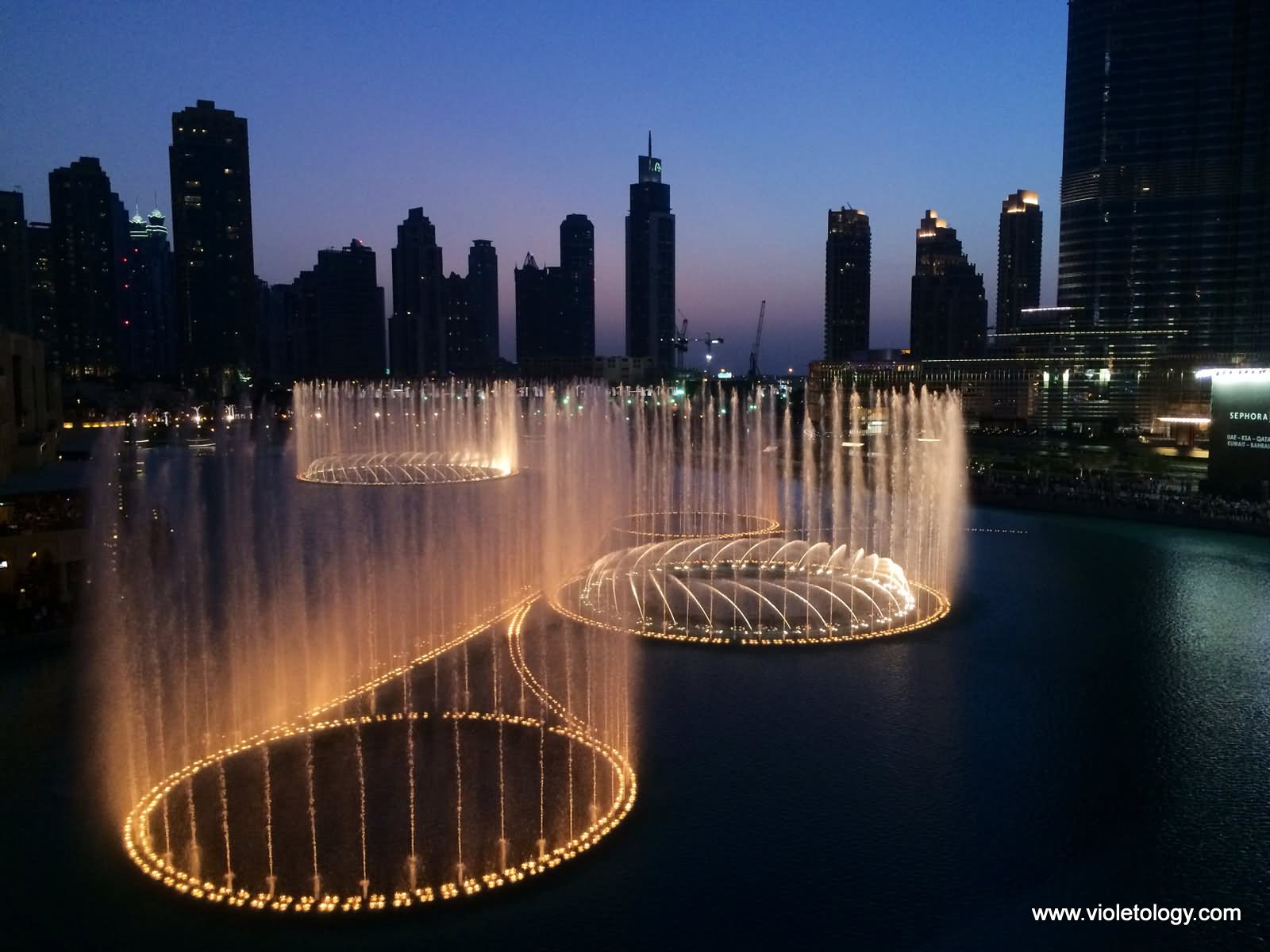 Beautiful-Dubai-Fountain.jpg